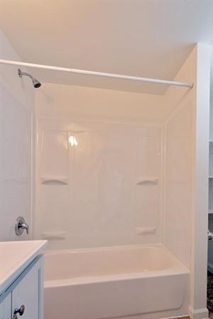 3909 Dolfield Ave Apartments Baltimore Bathroom